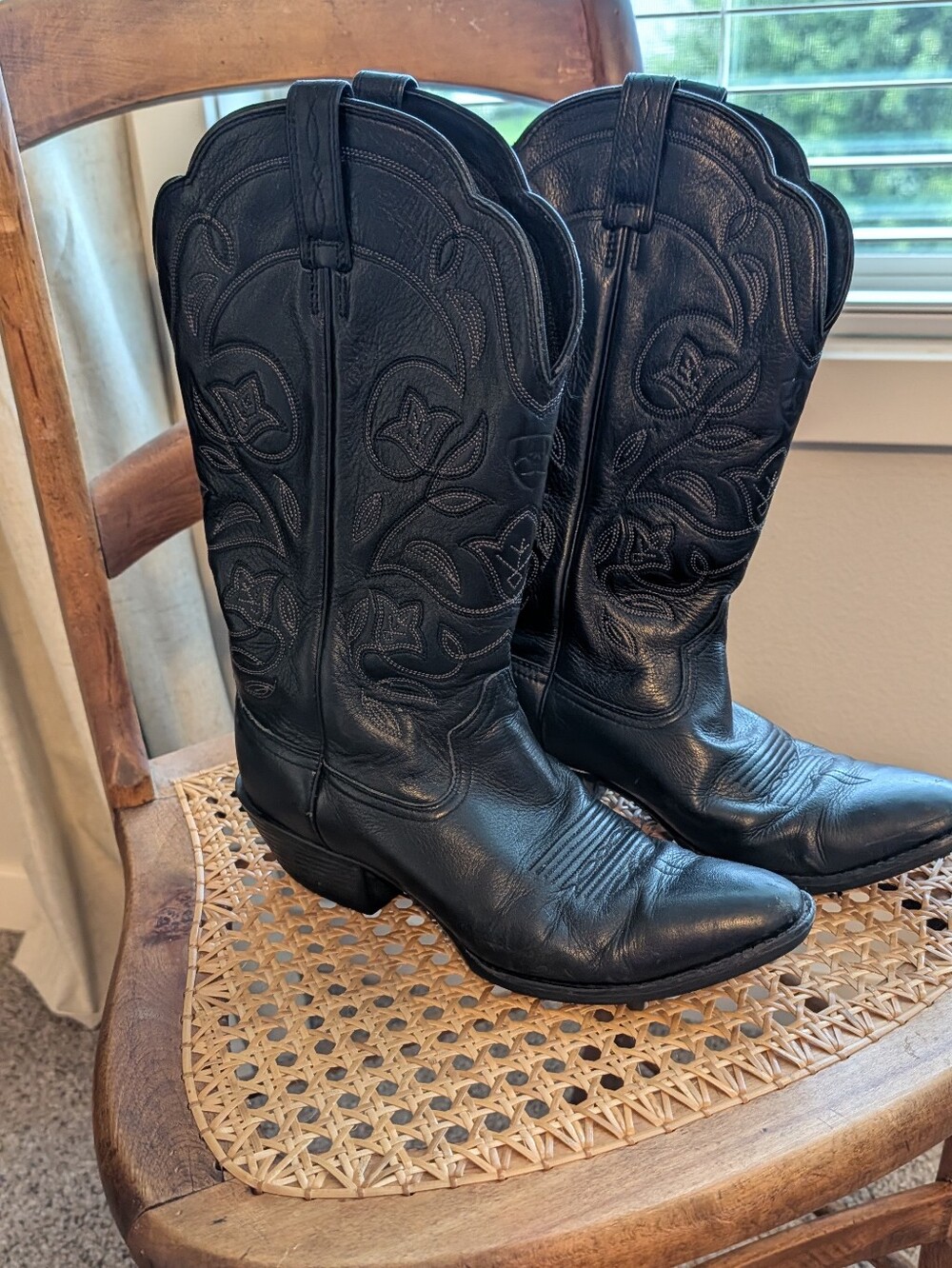 Ariat Black Embroidered Leather Western Cowboy Boots